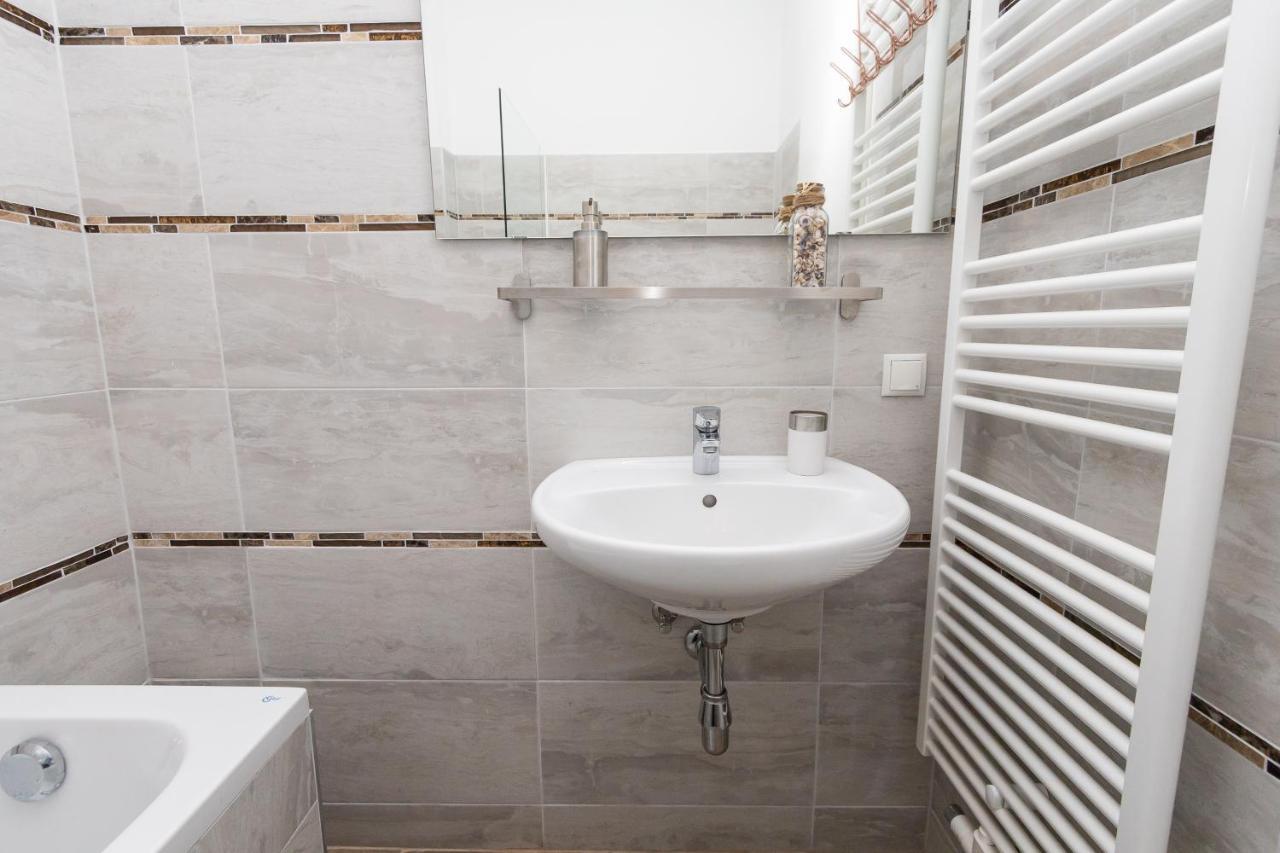 Comfortable Romantic 1 Bedroom Apartment Near Augarten Вена Экстерьер фото